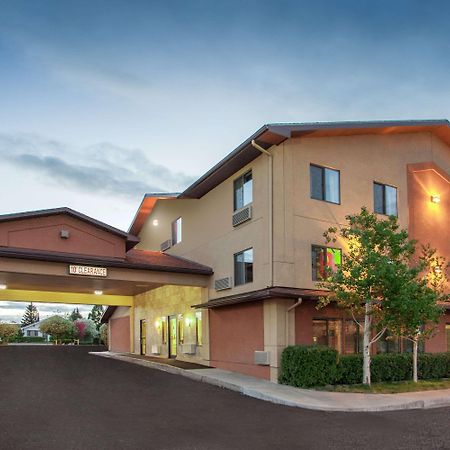 Super 8 By Wyndham Butte Mt Motel Exterior foto