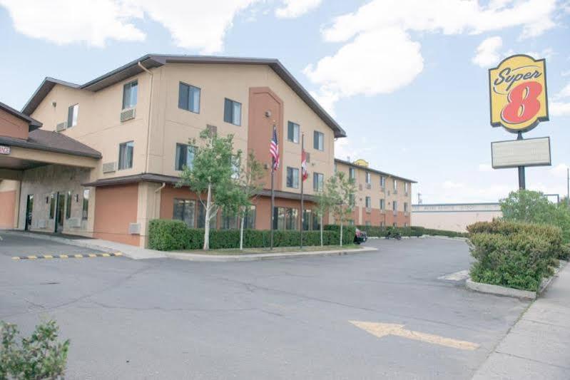Super 8 By Wyndham Butte Mt Motel Exterior foto