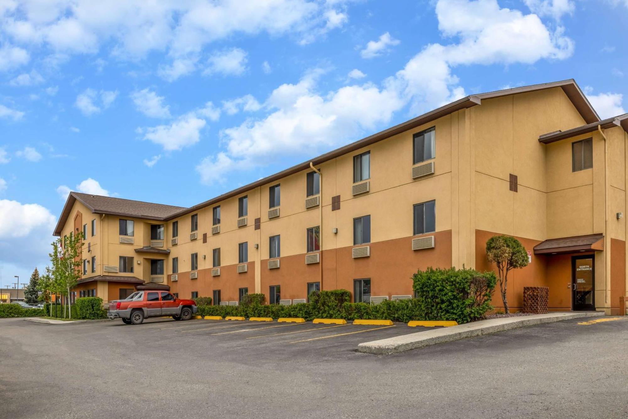 Super 8 By Wyndham Butte Mt Motel Exterior foto