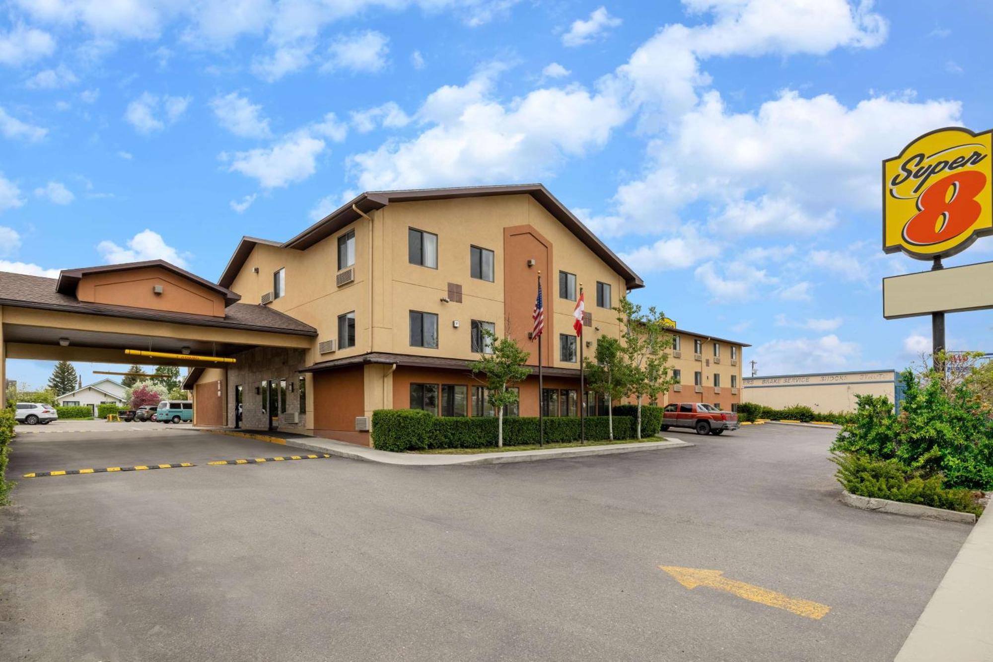 Super 8 By Wyndham Butte Mt Motel Exterior foto